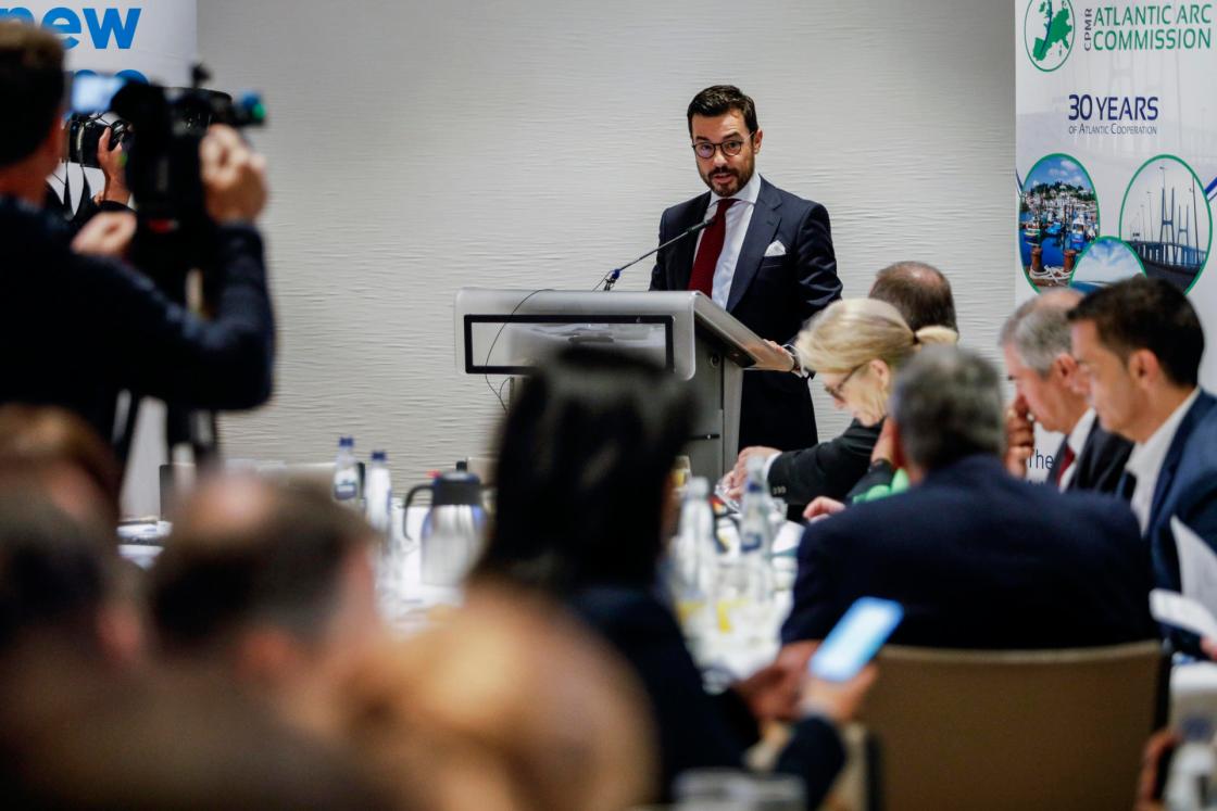 El secretario General de Acción Exterior del País Vasco, Ander Caballero, interviene este martes en el acto las regiones atlánticas dentro de la Semana Europea de las Regiones y Ciudades 2025 que se celebra en el Parlamento Europeo. EFE/ Pablo Garrigós