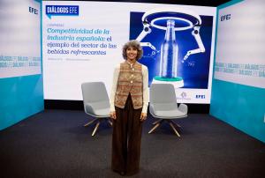 MADRID, 29/10/2025.- Teresa Parejo, directora general de Estrategia Industrial y de la Pequeña y Mediana Empresa, participa en el Diálogo EFE: 'Competitividad de la industria española: El ejemplo del sector de las bebidas refrescantes en nuestro país'; un foro que reúne a representantes del Departamento, la Asociación de Bebidas Refrescantes Anfabra y al Ainia Centro Tecnológico Ainia. EFE/David Fernández