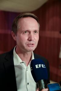 A CORUÑA (SPAIN), 04/10/2025.- Michael Lewrick, bestselling author of The Design Thinking Playbook, during an interview with EFE at the fifth edition of the Ecosystems 2030 international forum in A Coruña. Lewrick spoke about artificial intelligence, innovation, sustainability, and entertainment. EFE/Moncho Fuentes