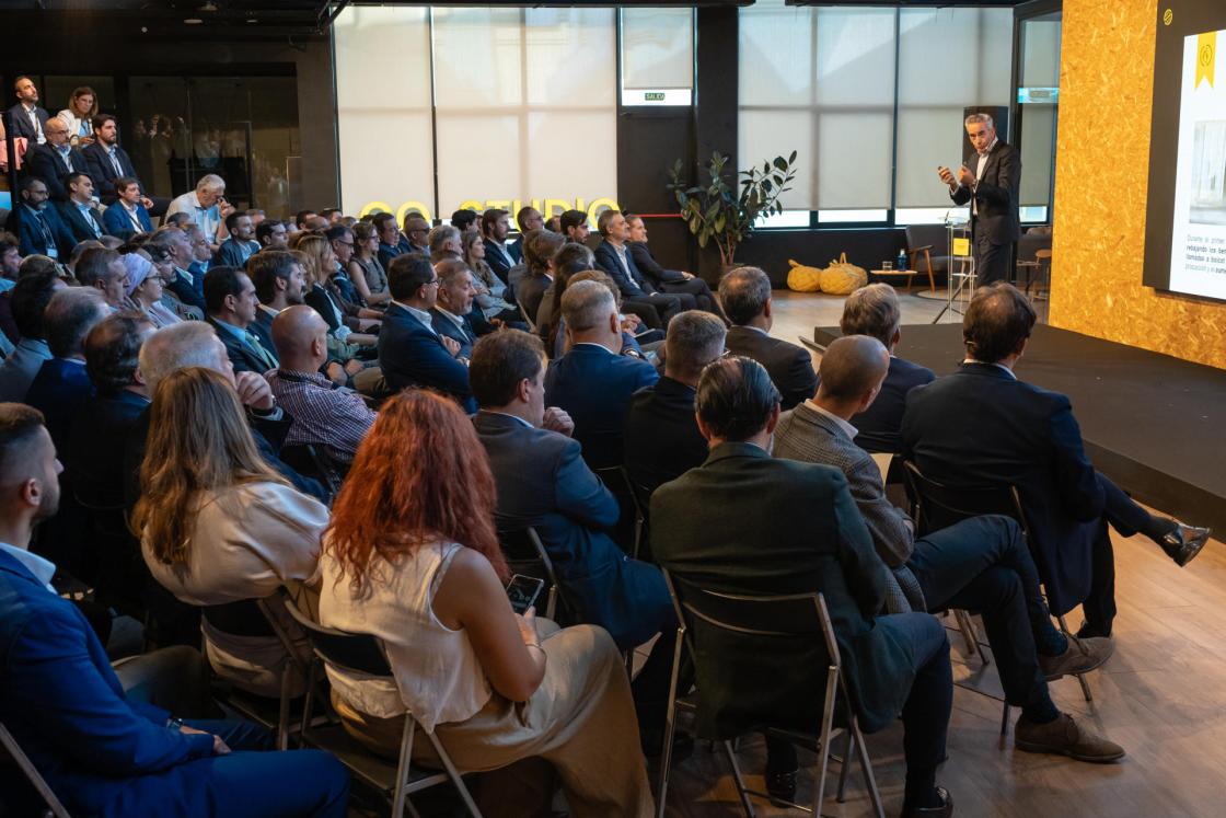 Prosegur Security presenta su Libro Blanco de la Seguridad Híbrida dónde analiza la respuesta para afrontar los retos globales del sector.