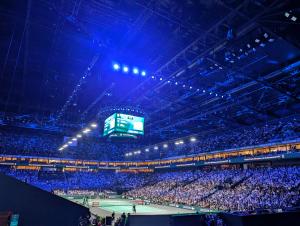 Tras décadas en el complejo parisino de Bercy, el torneo Masters 1.000 de París ha cambiado de sede este año a La Défense Arena, en el oeste de la capital francesa, lo que ha supuesto un reto logístico en el que Lexus participa como vehículo oficial, desplegando una flota de última generación. EFE/Jose Miguel Pascual
