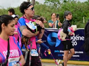 Buenos Aires, capital del país con mayor cantidad de mascotas per cápita de Suramérica, albergó una nueva edición de la 'DogRun', carrera en la que unas 500 personas junto a sus perros. EFE/ Matias Martin Campaya