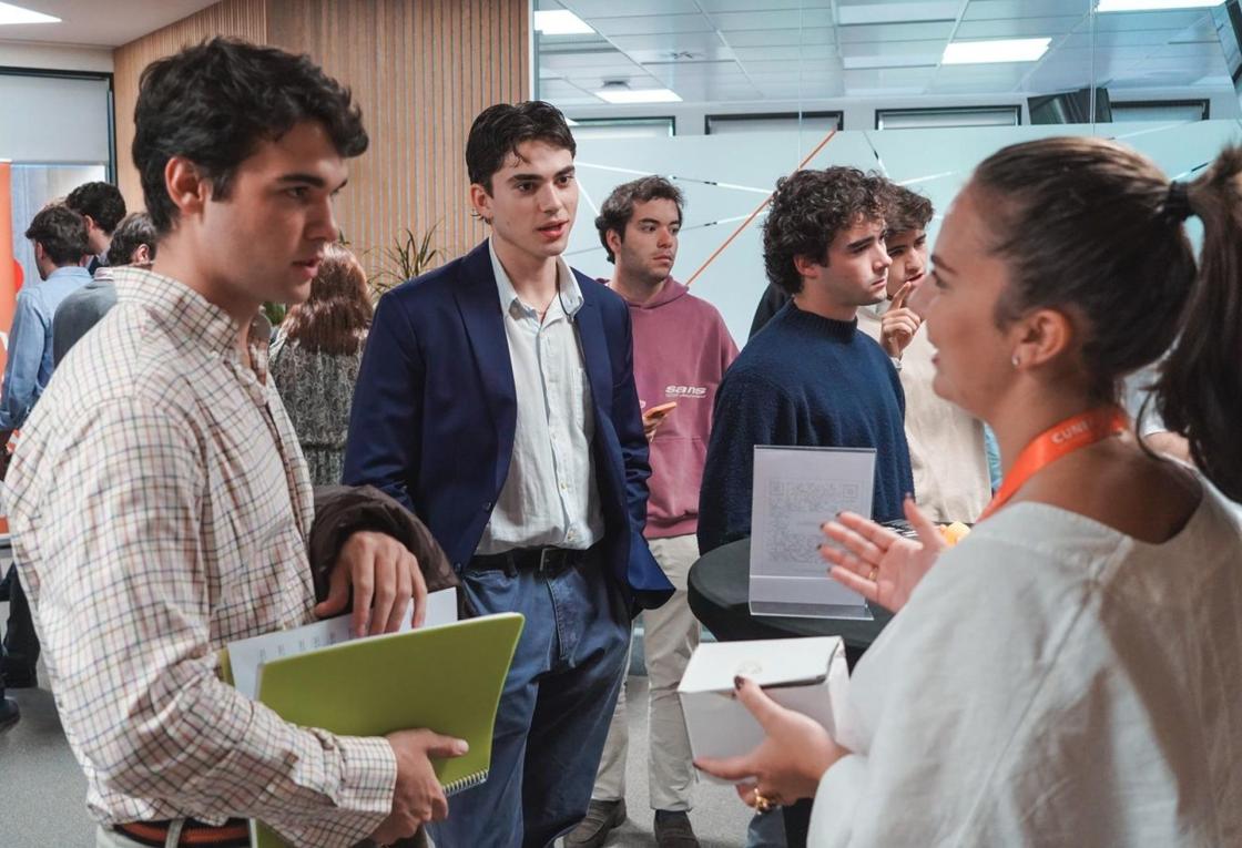 Pie de foto: Estudiantes en el XXI Foro de Empleo de CUNEF UniversidadAutor: CUNEF Universidad