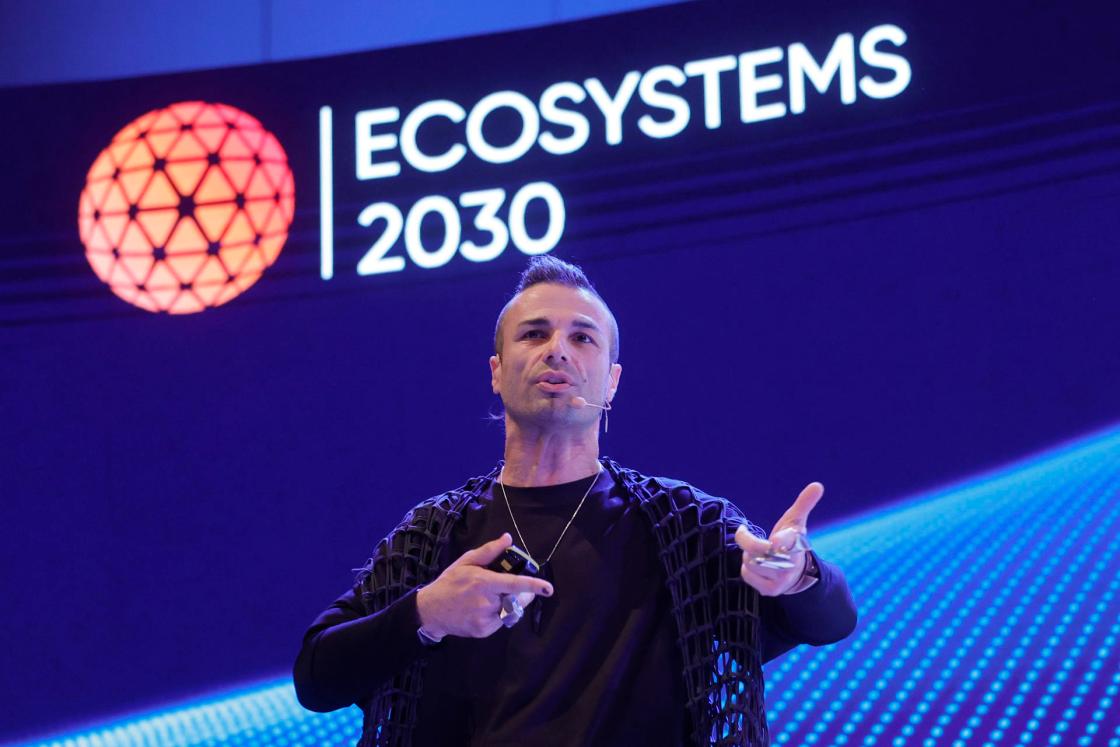 A CORUÑA, 03/10/25.- El vicepresidente de Mobile Robotics, Napo Montano durante su intervención en la quinta edición del foro internacional Ecosystems 2030 que se celebra este viernes en A Coruña y se centra en la inteligencia artificial, la innovación, la sostenibilidad y el entretenimiento. EFE/Cabalar