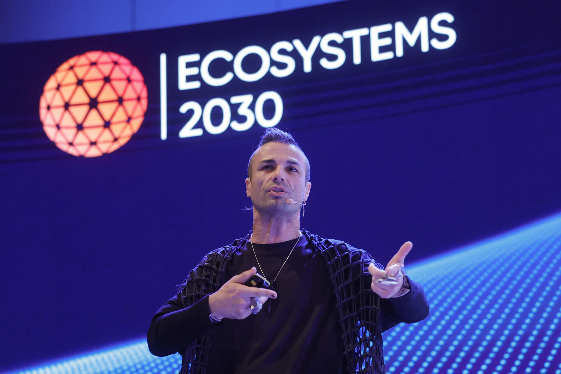 A CORUÑA, 03/10/25.- El vicepresidente de Mobile Robotics, Napo Montano durante su intervención en la quinta edición del foro internacional Ecosystems 2030 que se celebra este viernes en A Coruña y se centra en la inteligencia artificial, la innovación, la sostenibilidad y el entretenimiento. EFE/Cabalar