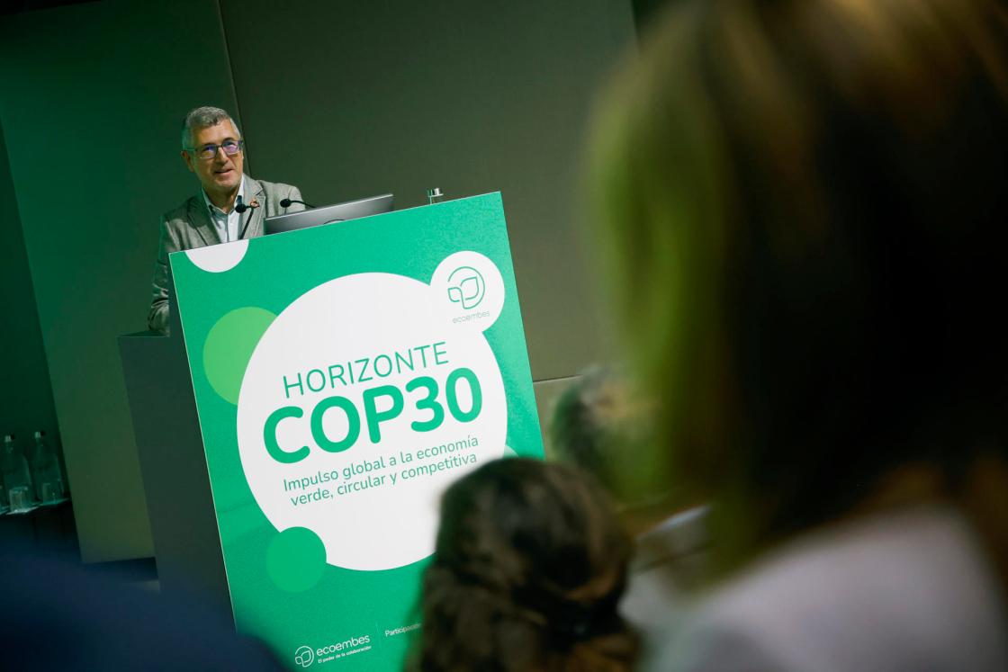 MADRID, 30/10/2025.- Hugo Morán, secretario de Estado de Medio Ambiente del Ministerio para la Transición Ecológica y el Reto Demográfico, participa este jueves en la jornada "Horizonte COP30: Impulso global a la economía verde, circular y competitiva" organizada por Ecoembes, en Madrid. EFE/ David Fernández