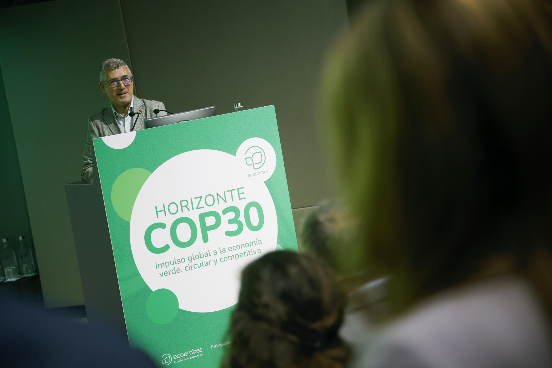 MADRID, 30/10/2025.- Hugo Morán, secretario de Estado de Medio Ambiente del Ministerio para la Transición Ecológica y el Reto Demográfico, participa este jueves en la jornada "Horizonte COP30: Impulso global a la economía verde, circular y competitiva" organizada por Ecoembes, en Madrid. EFE/ David Fernández