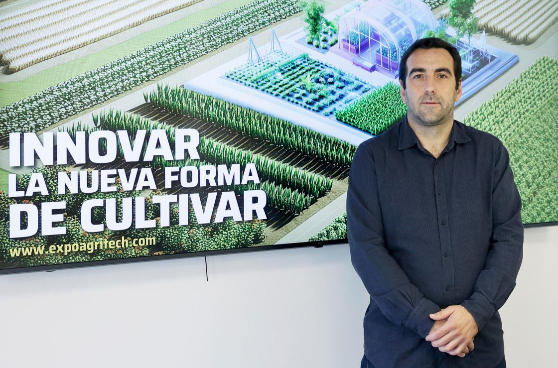 GRAFCAT3337. BARCELONA, 18/10/2025.- El director de Expo AgriTech, Sergio Fabregat, durante una entrevista con EFE, en la que ha explicado que Málaga volverá a ser del 28 al 30 de octubre escaparate de las innovaciones en el sector agrícola con la Expo AgriTech, que mostrará robots y drones cada vez más sofisticados que ayudan en las tares del campo y ofrecerá un taller sobre poda virtual, mientras fomentará las oportunidades de negocio. EFE/Andreu Dalmau