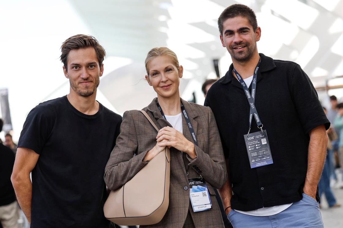 US actress and startup investor Kelly Ruherford (C) poses with two members of her team during the 8th international technology event VDS in Valencia, eastern Spain, 22 October 2025. VDS brings together more than 3,000 companies and over 600 speakers on 22 and 23 October to connect the players who are transforming the world in the new era of artificial intelligence through a practical and cross-cutting approach that integrates startups, corporations, investors, and institutions. EFE/Ana Escobar