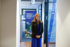 MADRID, 15/10/2025.- La presidenta ejecutiva del Banco Centroamericano de Integración Económica (BCIE), Gisela Sánchez, ha destacado en Madrid el buen momento que atraviesa la entidad, con los resultados financieros más altos y sólidos en sus 65 años de historia. En el marco de la visita institucional de la presidenta a la capital española para mejorar las inversiones con España y Europa, Sánchez ha explicado a EFE que, desde el BCIE trabajan en impulsar reformas de gobernanza que mejoren la solidez del banco y en "encontrar oportunidades de colaborar con otras instituciones. EFE/ David Fernández