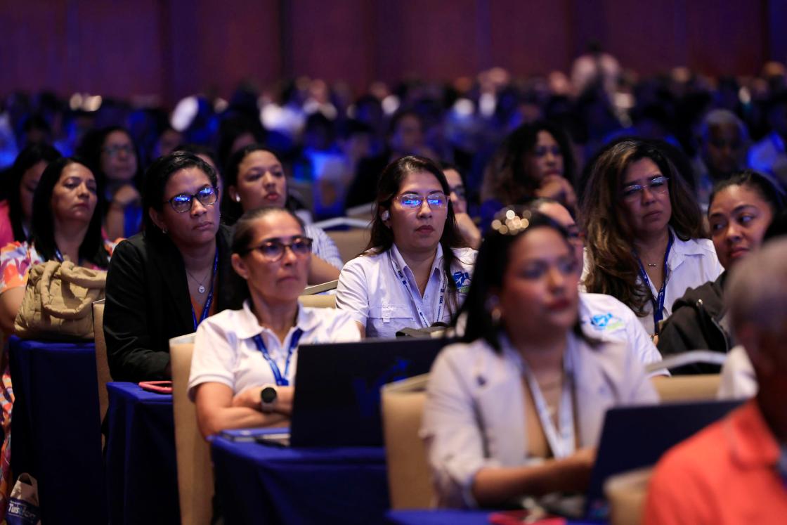 Personas asisten al Foro de Captación Turística este miércoles, en Ciudad de Panamá (Panamá). EFE/ Bienvenido Velasco