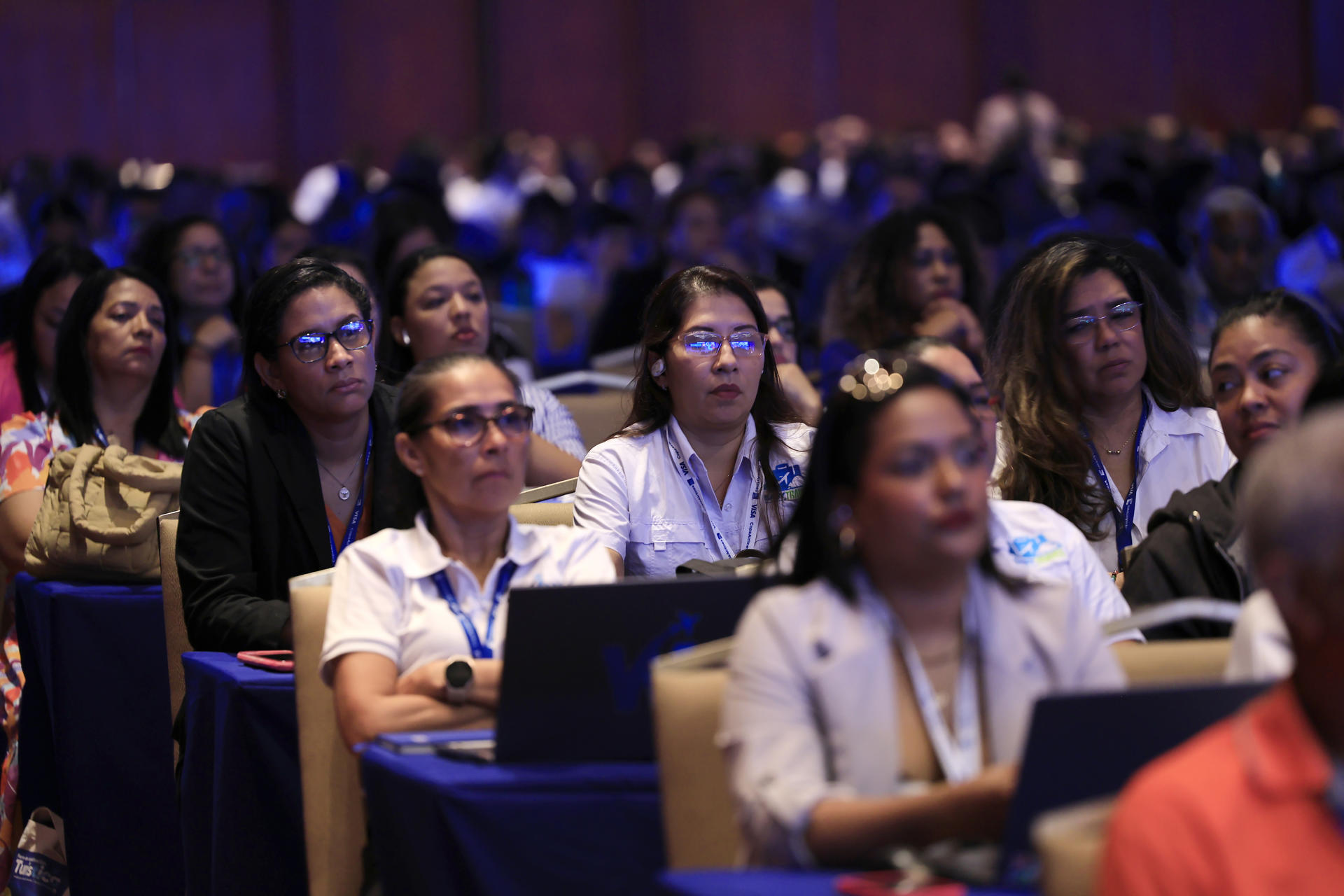 Personas asisten al Foro de Captación Turística este miércoles, en Ciudad de Panamá (Panamá). EFE/ Bienvenido Velasco