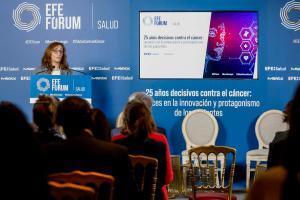 MADRID, 24/11/2025- La ministra de Sanidad, Mónica García, interviene durante el Forum Efe Salud "25 años decisivos contra ele cáncer: Avances en innovación y protagonismo de los pacientes" organizado con Merck este lunes en el Teatro Real, en Madrid. EFE/David Fernández