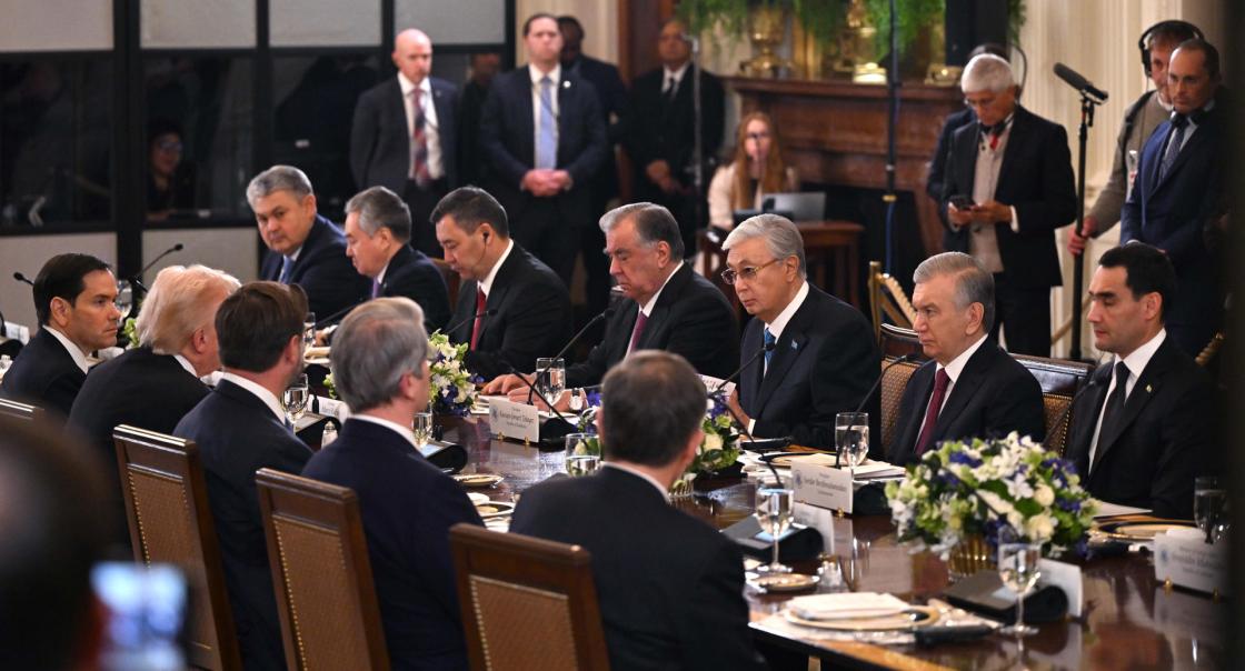 US President Donald Trump (2nd L) during a meeting Thursday at the White House with the leaders of Kazakhstan, Uzbekistan, Kyrgyzstan, Tajikistan and Turkmenistan as part of the US–Central Asia summit. EFE/ Kazakh PresidencyEDITORIAL USE ONLY / AVAILABLE ONLY TO ILLUSTRATE THE ACCOMPANYING NEWS ITEM (MANDATORY CREDIT) 