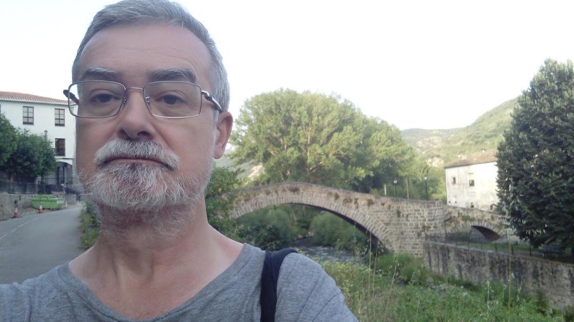 Javier Ignacio Sánchez Almazán: Días de insomnio e intemperie es la crónica de un tiempo convulso.