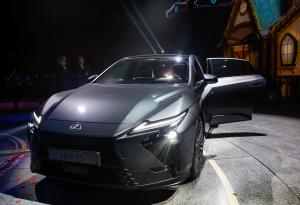 MADRID (ESPAÑA), 27/11/2025.- Vista del nuevo Lexus ES este jueves en su presentación en las instalaciones de Circalia, en el recinto de Ifema, en Madrid. EFE/David Fernández