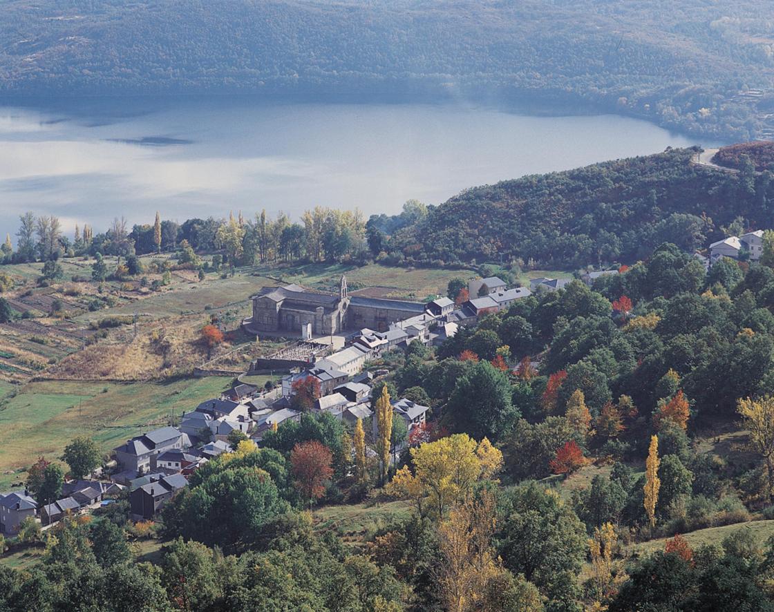 ZAMORA, 27/11/2025.-Vista del Lago de Sanabria. La comarca de Sanabria, en Zamora, fue una de las más afectadas por los incendios que asolaron miles de hectáreas, durante el verano de 2025, en los pueblos de esta comarca limítrofe con Portugal, León y Ourense. Ahora en otoño, se convierte en una de las referencias para el turismo de naturaleza, en especial el relacionado con las castañas y las setas, que junto a su patrimonio arquitectónico crea un ambiente especial en esta época del año.-EFE/ Patronato Provincial de Turismo de Zamora ***SOLO USO EDITORIAL/SOLO DISPONIBLE PARA ILUSTRAR LA NOTICIA QUE ACOMPAÑA (CRÉDITO OBLIGATORIO)***