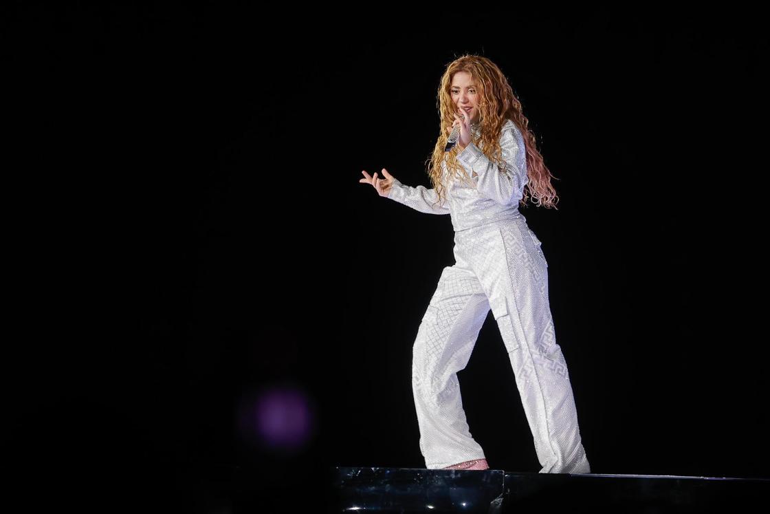Fotografía de archivo que muestra a la cantante colombiana Shakira en un concierto de la gira 'Las mujeres ya no lloran World Tour' en el Estadio Olímpico Atahualpa, en Quito (Ecuador). EFE/ José Jácome/ ARCHIVO
