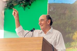 Presidente de Iberdrola, Ignacio Galán hablando durante la inauguración de una planta solar este sábado, en Fernando de Noronha (Brasil). EFE/ Neoenergía /SOLO USO EDITORIAL/ NO VENTAS/ SOLO DISPONIBLE PARA ILUSTRAR LA NOTICIA QUE ACOMPAÑA (CRÉDITO OBLIGATORIO)