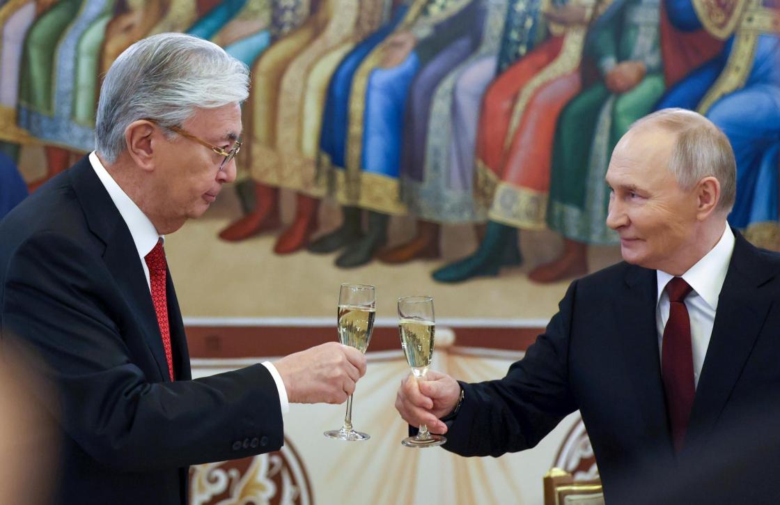 Kazakh President Kassym-Jomart Tokayev (L) and Russian President Vladimir Putin attend an official dinner hosted by the Russian President in honor of his Kazakh counterpart at the Kremlin in Moscow, Russia, 12 November 2025. Kassym-Jomart Tokayev is on a two-day state visit to Russia. EFE/EPA/VYACHESLAV PROKOFYEV/SPUTNIK/KREMLIN POOL MANDATORY CREDIT 