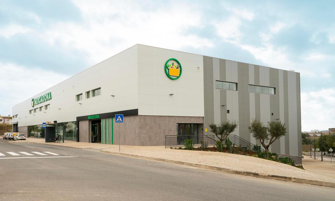 Mercadona abrió este jueves su primer supermercado en Lisboa, tras el proceso de expansión que inició en Portugal en el año 2019, por el que ya cuenta en todo el país con un total de 68 tiendas. EFE/Mercadona/IMAGEN CEDIDA/CRÉDITO OBLIGATORIO