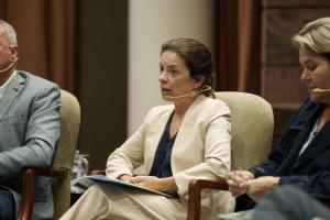 GRAFCAN6416. SANTA CRUZ DE TENERIFE (ESPAÑA), 05/11/2025.- El Parlamento de Canarias celebra este miércoles las Jornadas Conecta Canarias-Europa tituladas "40 años con Europa. Una mirada al pasado, un compromiso con el futuro". En la imagen, los diputados Luis Campos (i), de Nueva Canarias; Socorro Beato (c), de Coalición Canaria; y Alicia Vanoostende (f), del PSOE, participan en la mesa coloquio "El Parlamento de Canarias ante los retos de Europa". EFE/Ramón de la Rocha