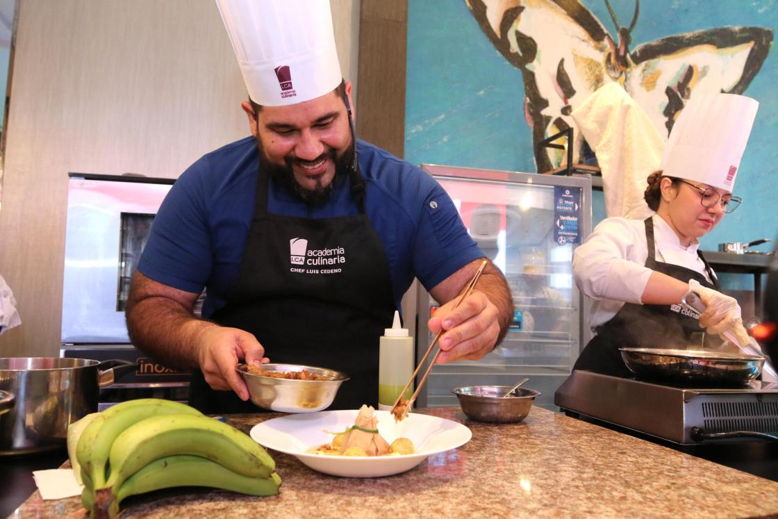 Chef Luis Cedeño, director of the LCA Culinary Academy, prepares repe lojano (a traditional Andean soup from Ecuador) during the Banana Cooking event in Guayaquil, Ecuador. EFE/Jonathan Miranda