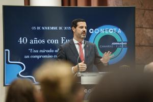 GRAFCAN6363. SANTA CRUZ DE TENERIFE (ESPAÑA), 05/11/2025.- El viceconsejero de Economía e Internacionalización del Gobierno de Canarias, Gustavo González de Vega, ha intervenido este miércoles las jornadas Conecta Canarias-Europa tituladas "40 años con Europa. Una mirada al pasado, un compromiso con el futuro" que se celebran en el Parlamento canario. EFE/Ramón de la Rocha