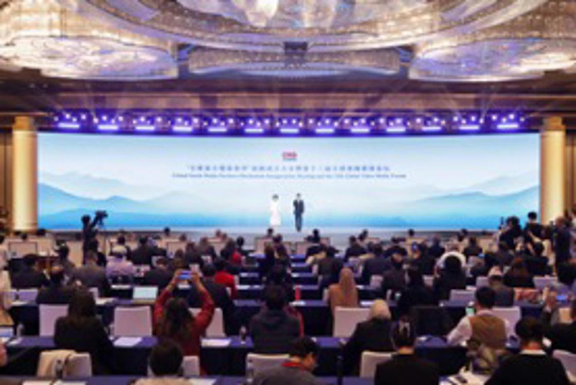 La Mano Derecha del Sur, Voces al Mundo