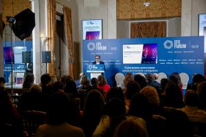 El presidente de Merck en España, Manuel Zafra, interviene durante el Forum Efe Salud "25 años decisivos contra ele cáncer: Avances en innovación y protagonismo de los pacientes" organizado con Merck en el Teatro Real, en Madrid. EFE/David Fernández