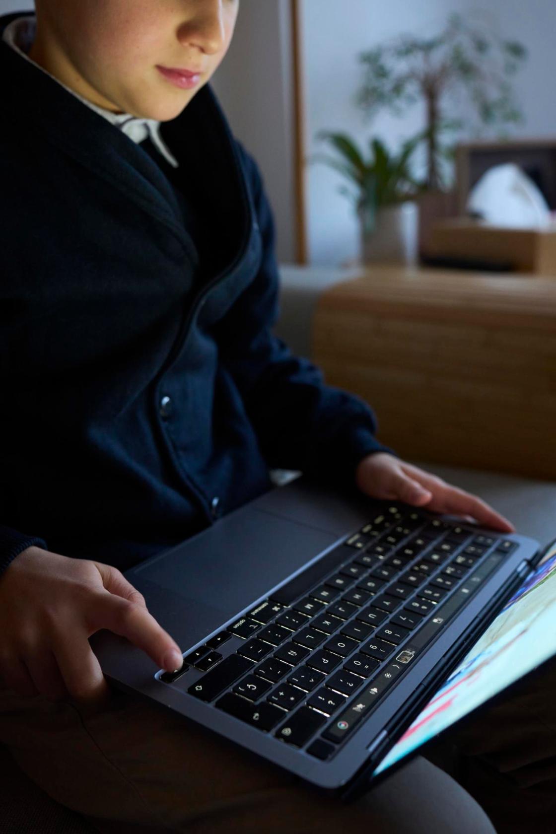 A user of the French social network Panodyssey. EFE/Adrián Ruiz Hierro