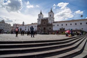 Fotografía de archivo del 25 de octubre de 2024 de la iglesia de San Francisco en Quito (Ecuador). EFE/ José Jácome ARCHIVO