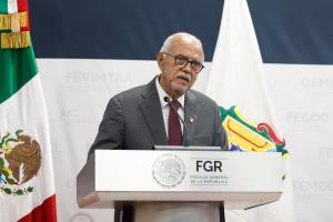 El gobernador del estado de Nayarit ,Miguel Ángel Navarro, participa durante una rueda de prensa este martes en Ciudad de México (México). EFE/ Sáshenka Gutiérrez