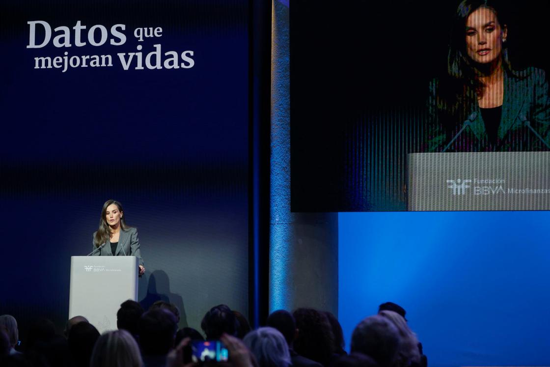 MADRID, 19/11/2025.- La reina Letizia interviene en el acto de la Fundación Microfinanzas-BBVA 'Datos que mejoran vidas', este miércoles en el Palacio del Marqués de Salamanca, en Madrid. EFE/ David Fernández