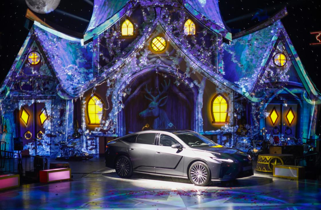 MADRID (ESPAÑA), 27/11/2025.- Vista del nuevo Lexus ES este jueves en su presentación en las instalaciones de Circalia, en el recinto de Ifema, en Madrid. EFE/David Fernández