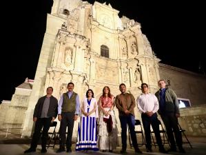 Fotografía cedida por Iberdrola México de la directora de Comunicación y RSC de Iberdrola México, Paola Martínez Castro (3-i), posando en un evento en Oaxaca (México). EFE/ Iberdrola México /SOLO USO EDITORIAL NO VENTAS /SOLO DISPONIBLE PARA ILUSTRAR LA NOTICIA QUE ACOMPAÑA (CRÉDITO OBLIGATORIO)