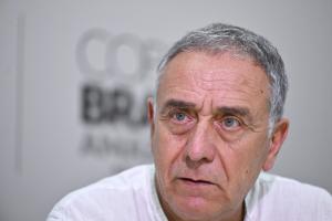 El presidente de Ecoembes, Josep Puxeu, habla durante una entrevista con EFE este viernes, en el Centro de Convenciones Hangar en Belém (Brasil). EFE/ Andre Borges