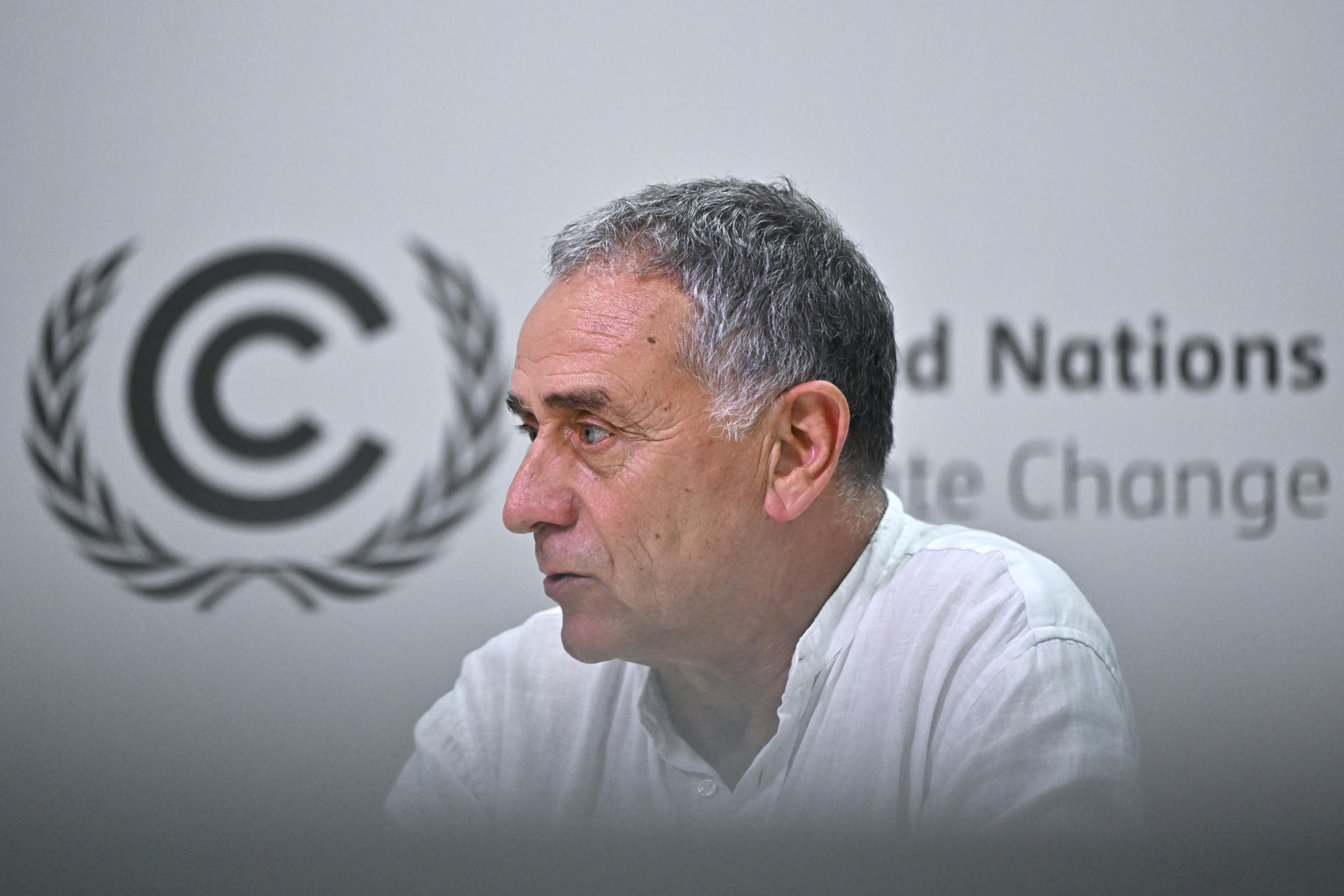 El presidente de Ecoembes, Josep Puxeu, habla durante una entrevista con EFE este viernes, en el Centro de Convenciones Hangar en Belém (Brasil). EFE/ Andre Borges