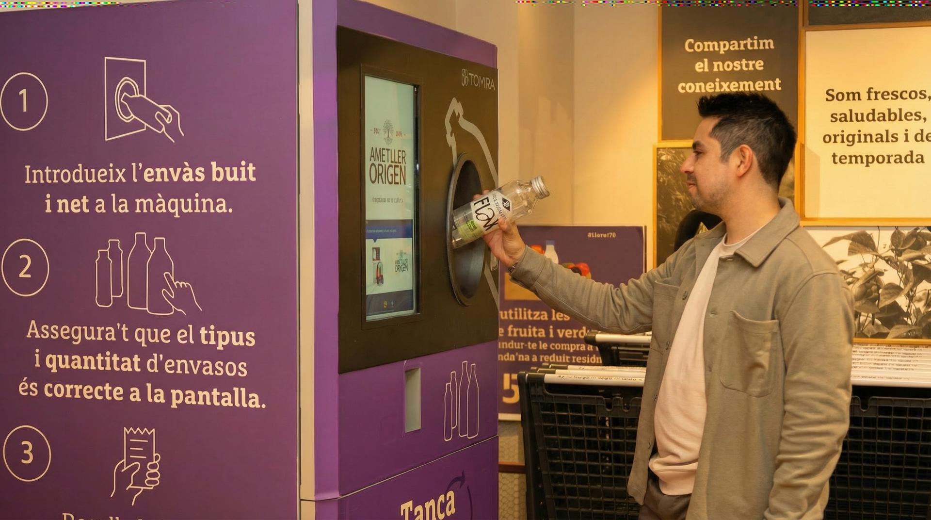 Barcelona, 08/12/2025.- La primera máquina del sector de la distribución alimentaria que permite a los clientes devolver automáticamente envases de vidrio a cambio de una compensación económica, instalada por el Grupo Ametller Origen. EFE/Imagen cedida por Ametller Origen