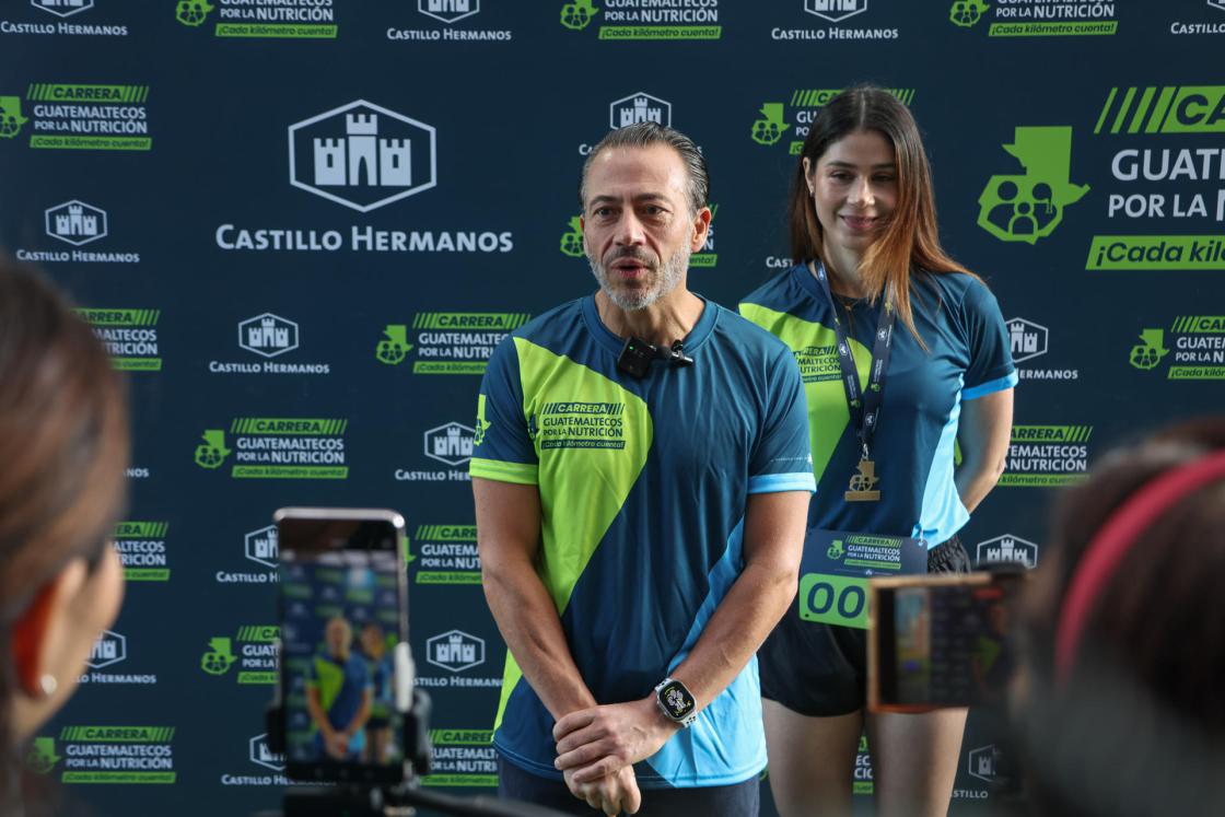 El presidente de Castillo Hermanos, Stuardo Sinibaldi, habla durante el lanzamiento de la carrera 'Cada Kilómetro Cuenta' este martes, en Ciudad de Guatemala (Guatemala). EFE/ Mariano Macz
