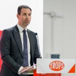 Secadero, Casares (Málaga), 18/12/2025.- El Director general de Trops, Víctor Luque, durante el discurso de inauguración de la planta Trops en Secadero, Casares. EFE/Juan Carlos Domínguez