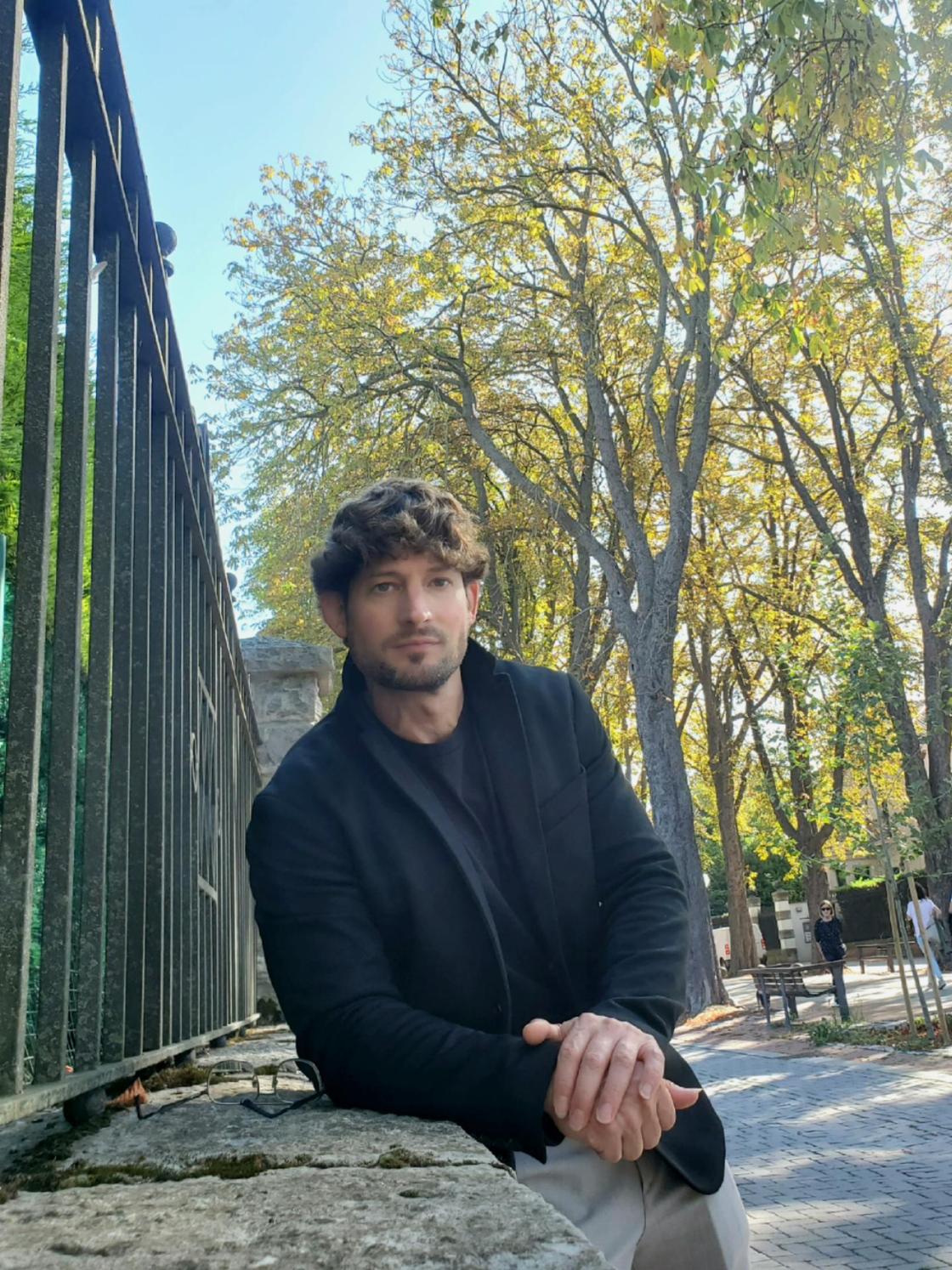 Gustavo Adrien presenta su nueva obra: El arte de volver