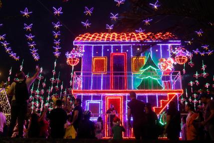 El alumbrado navideño de Medellín, una tradición monumental de luces y fantasía