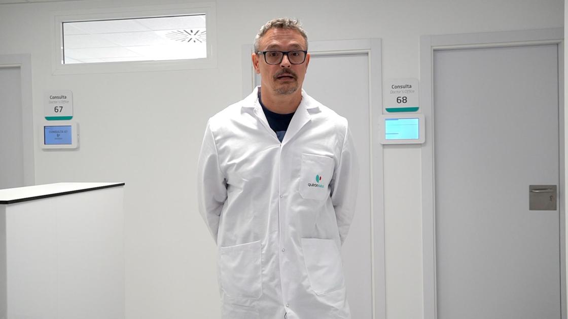 En la imagen, el traumatólogo del Hospital Quirónsalud Torrevieja, Miguel Ángel Moltó.