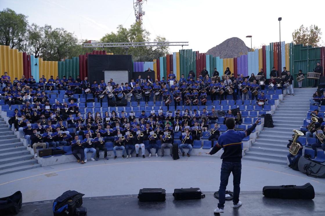 Pie de foto: Asistentes institucionales y representantes de la OJEAutor: OJE