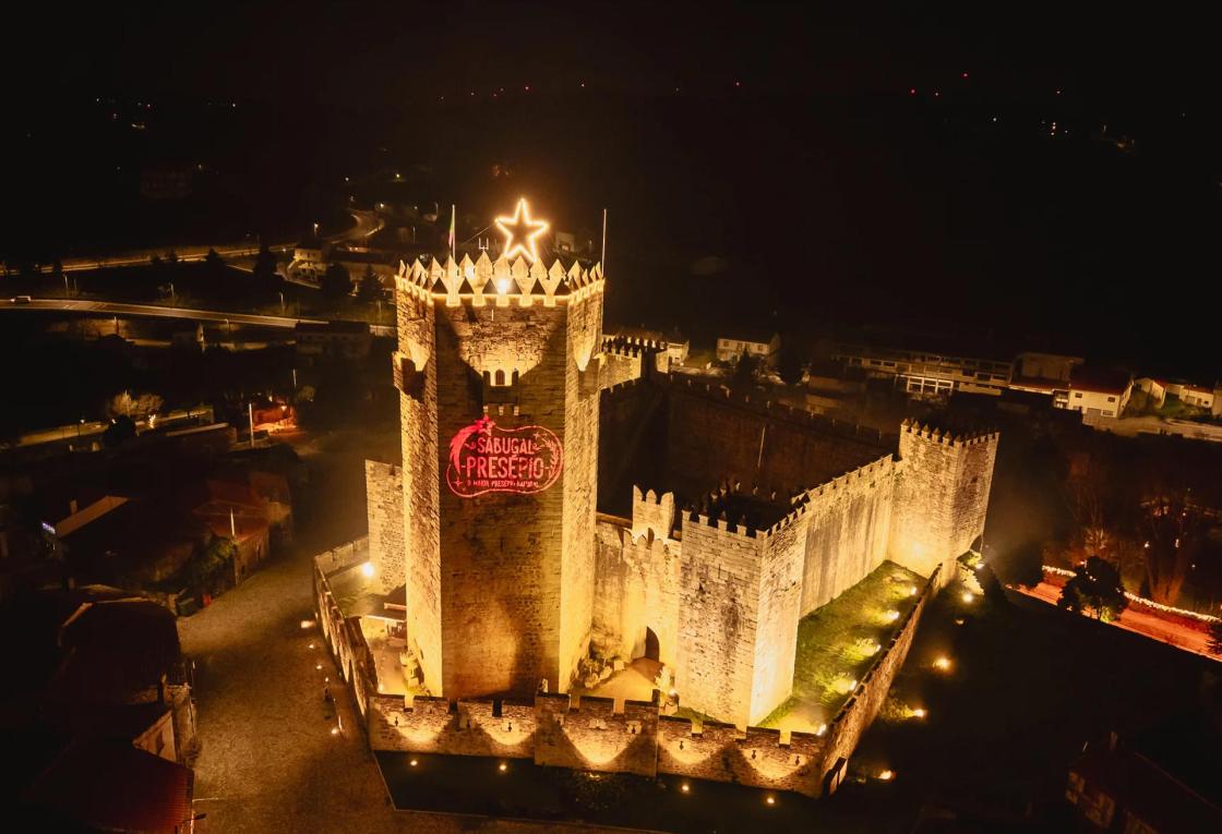 Imagen del castillo de Sabugal iluminado.FOTO CEDIDA POR LA CÁMARA MUNICIPAL DE SABUGAL. 