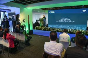 El director ejecutivo de la iniciativa 'Guatemaltecos por la Nutrición', de la corporación Castillo Hermanos, José Silva, habla durante el lanzamiento de la carrera 'Cada Kilómetro Cuenta' este martes, en Ciudad de Guatemala (Guatemala). EFE/ Mariano Macz