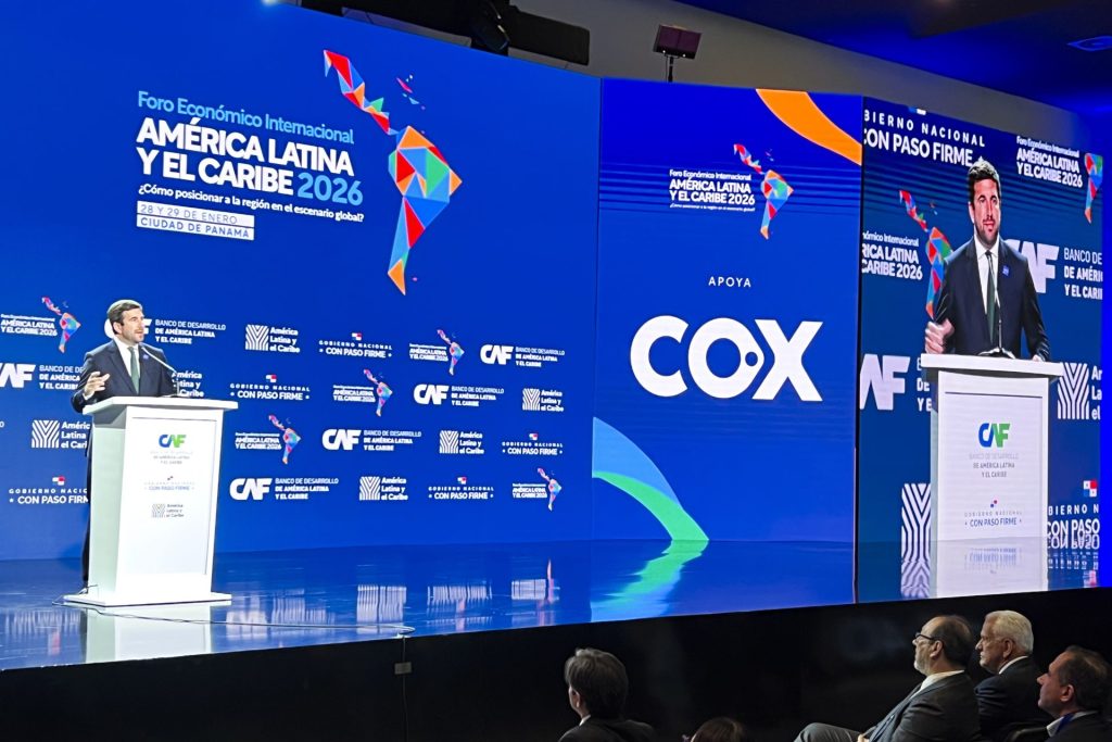 El presidente ejecutivo de Cox Energy, Enrique Riquelme Vives, habla durante el Foro Económico Internacional de América Latina y el caribe 2026 organizado por el Banco de Desarrollo de América Latina y el Caribe (CAF) este jueves, en Ciudad de Panamá (Panamá). EFE/ Juan Pablo Fernández