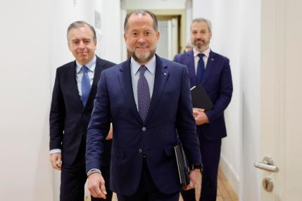 Abanca logró beneficios de más de 902 millones de euros en 2025