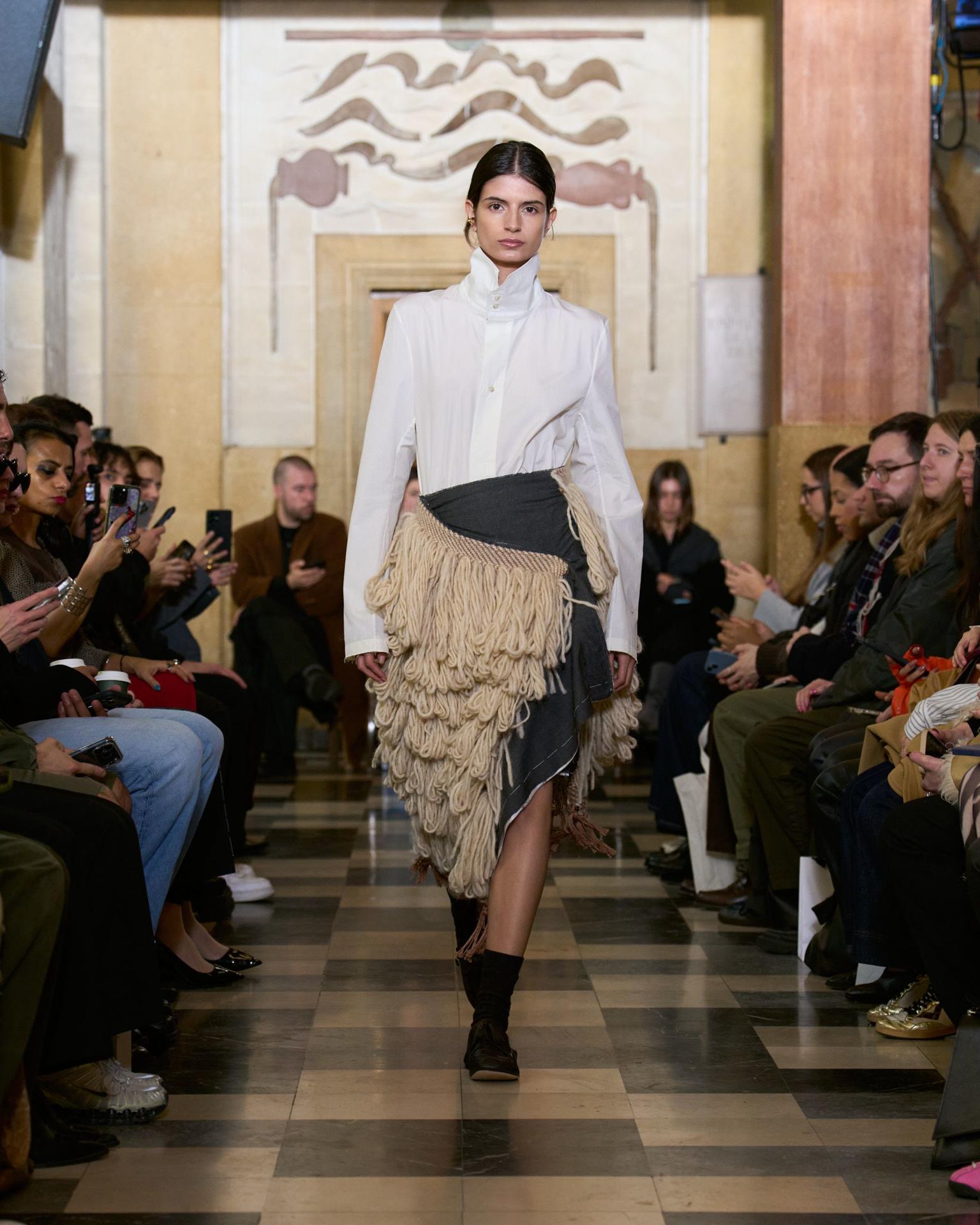 Pie de foto: Desfile Sonia Carrasco PFW Fall Winter 26-27Autor: Sonia Carrasco